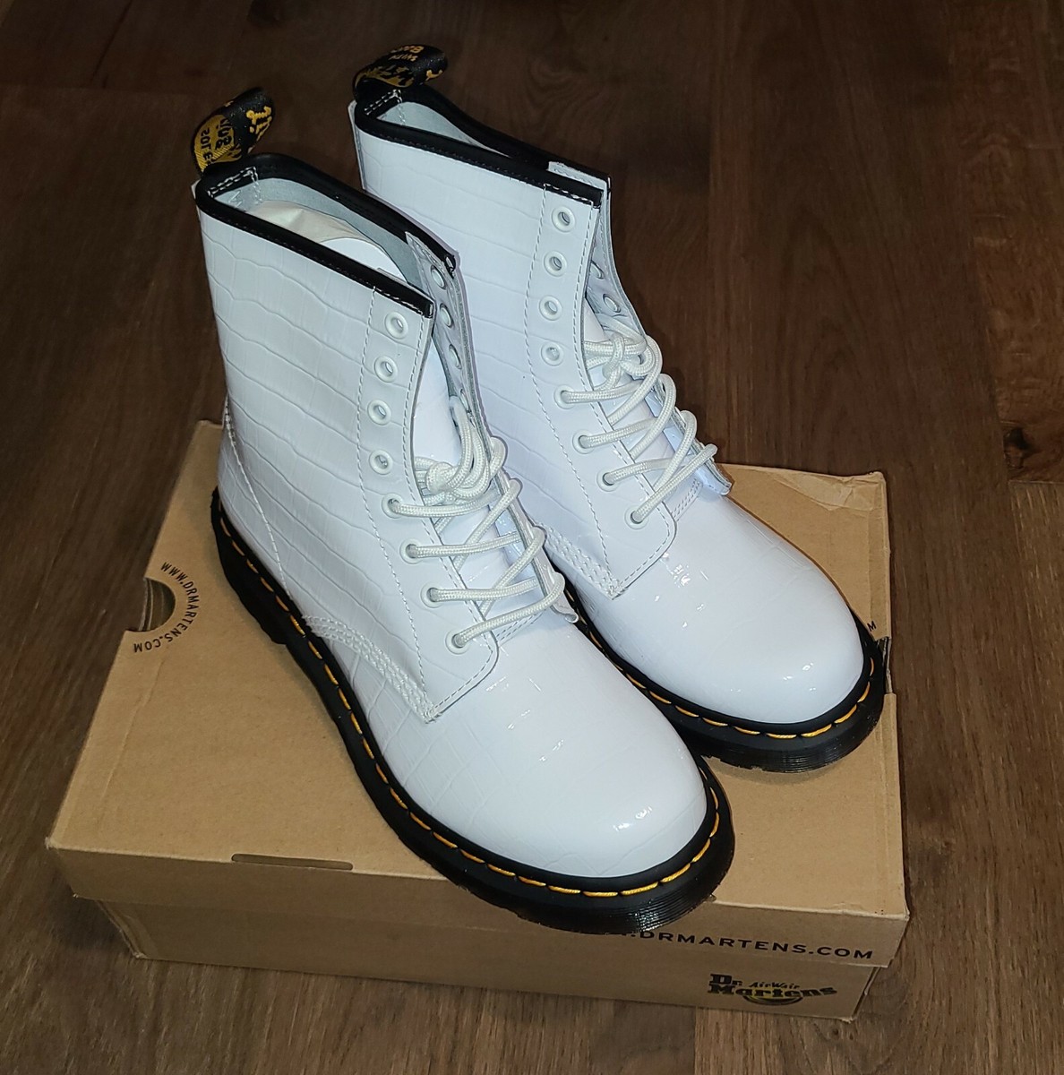 Dr Martens★1460 CROC EMBOSS★クロコダイル★WHITE PATENT 1460 Women's Patent Croc Emboss Leather Boots in White | Dr