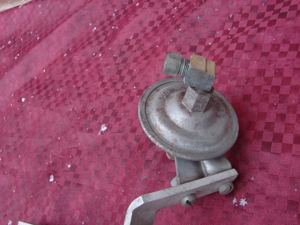 58 PONTIAC BONNEVILLE INYECCIÓN DE COMBUSTIBLE FI ACELERADOR VERIFICACIÓN DIAFRAGMA Y SOPORTE Foto 3 de 4