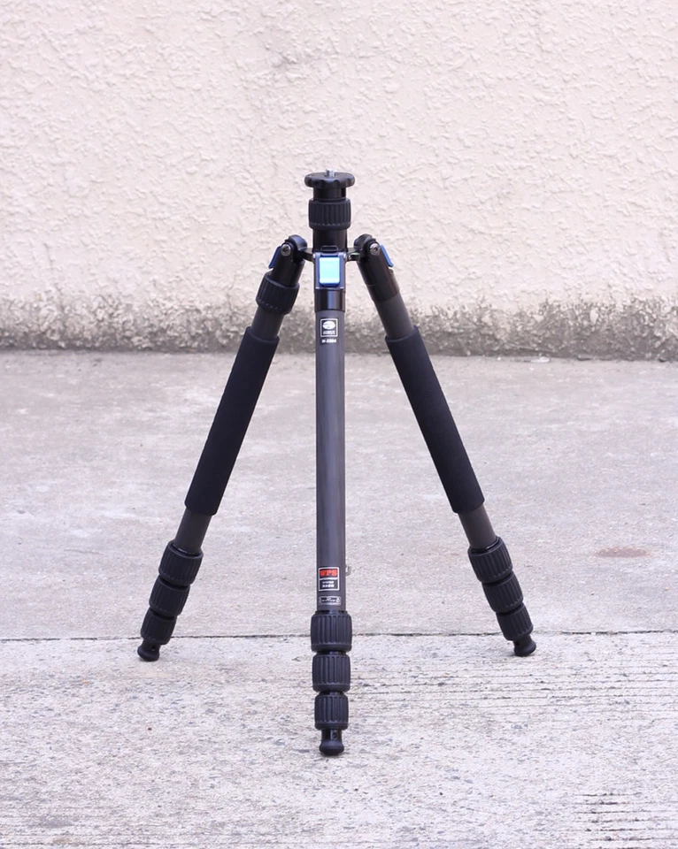 Sirui Carbon Fiber Tripod W-2204 W2204 4-Section Waterproof for Camera - Image 2 of 4