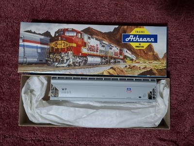 NOS Athearn HO Union Pacific/WP Markings Center Flow Covered Hopper