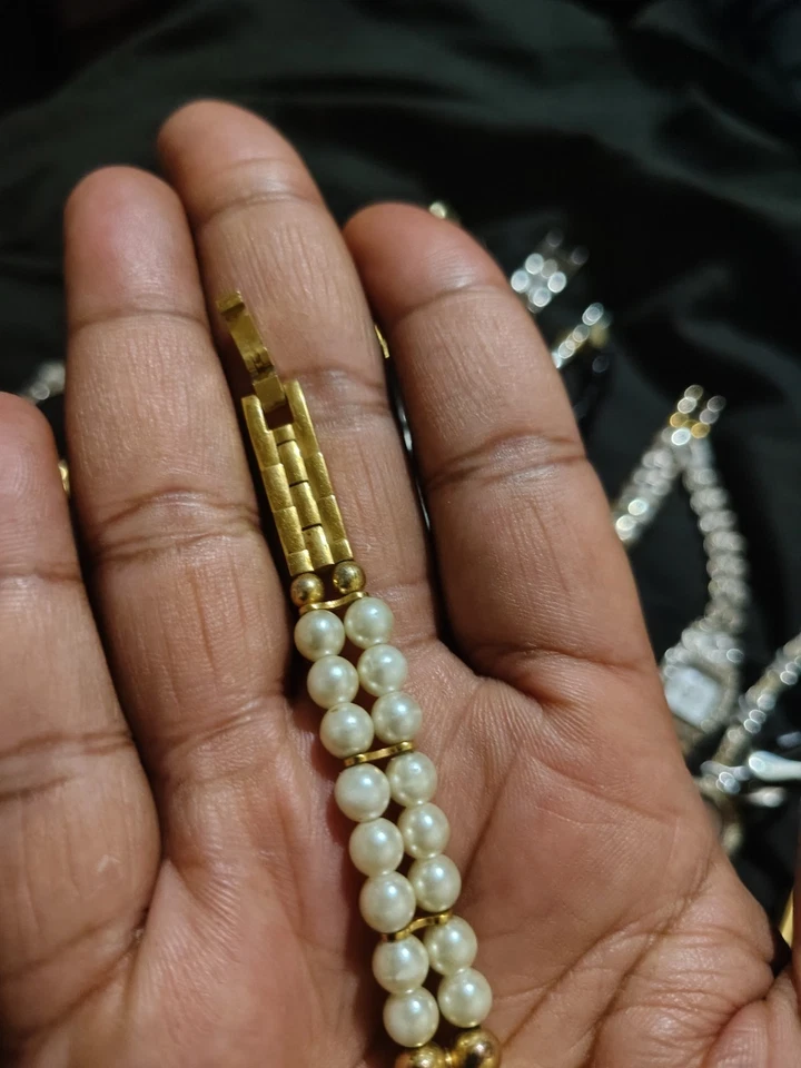 Vintage/New Jaclyn Smith Mother of Pearl with Faux Pearl Watch - Image 3 of 4