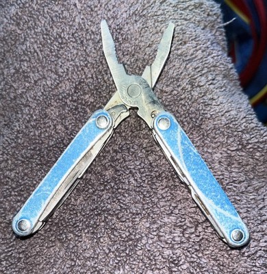 Leatherman SQUIRT PS4 Multi-Tool With Pliers Scissors Knife BLUE!