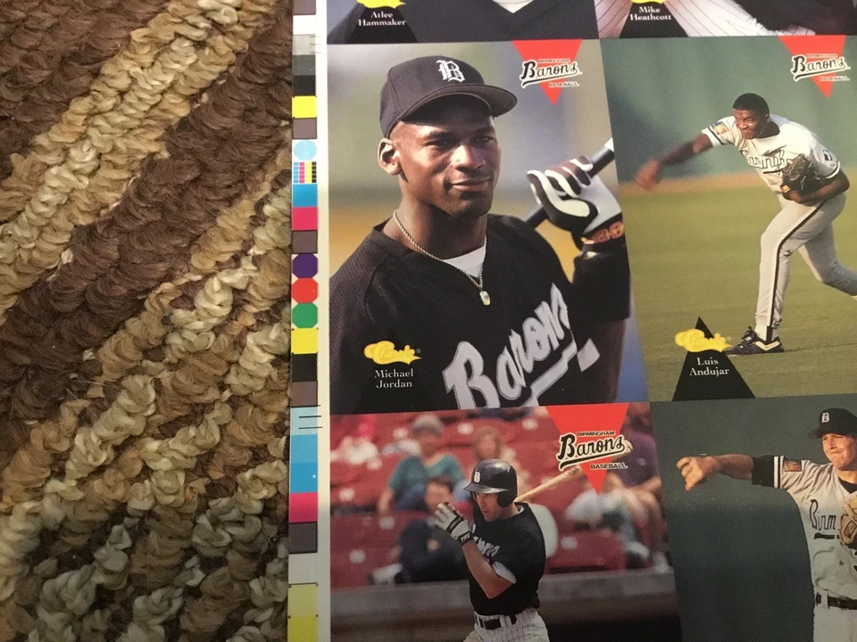 Juego de hojas sin cortar del equipo Birmingham Barons de los Juegos Clásicos 1994 con Michael Jordan 3x Foto 4 de 4