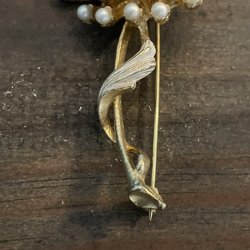 Spilla vintage BSK FIORE FINTA PERLA CRISTALLO STRASS ORO 2,75" SPILLA SPILLA - Foto 3 di 5