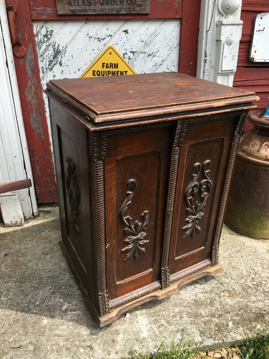 ANTIQUE Singer Sewing Machine 1900's Tiger Oak Closed Cabinet w