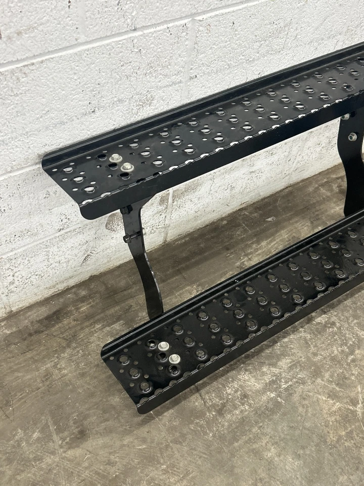 NAVISTAR STEP ASSEMBLY  STEP DIMENSIONS 34-3/4" X 5-1/2" - Image 2 of 4