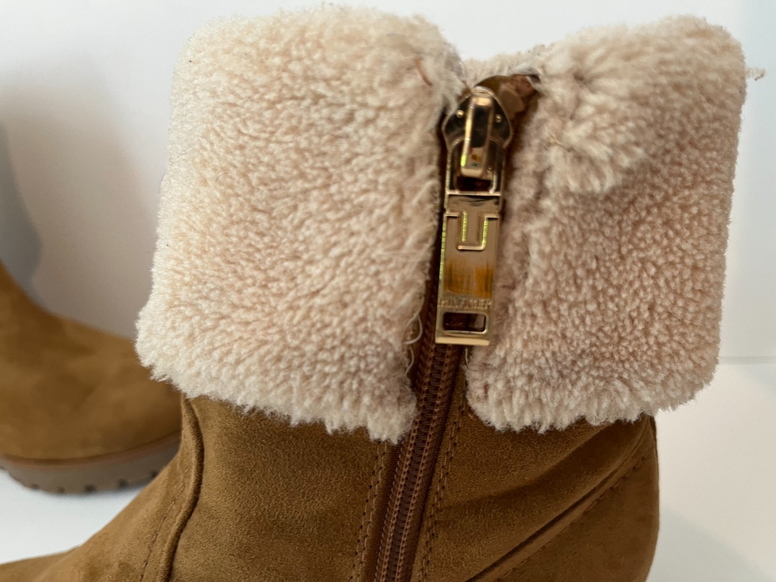 Tommy Hilfiger Soffia 2 Wedge Suede Leather Faux Fur Ankle Boots Women's Size 6M thumbnail 7