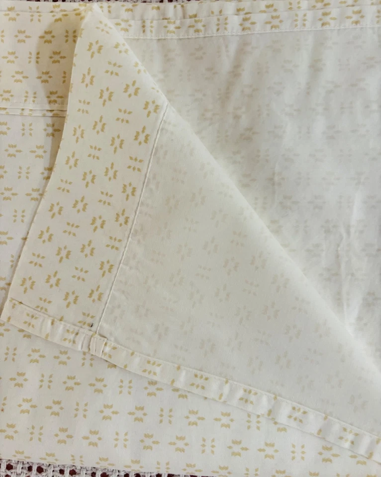 Threshold Performance TWIN XL Flat Sheet Smooth Satin Weave Small Geometric - Image 4 of 4