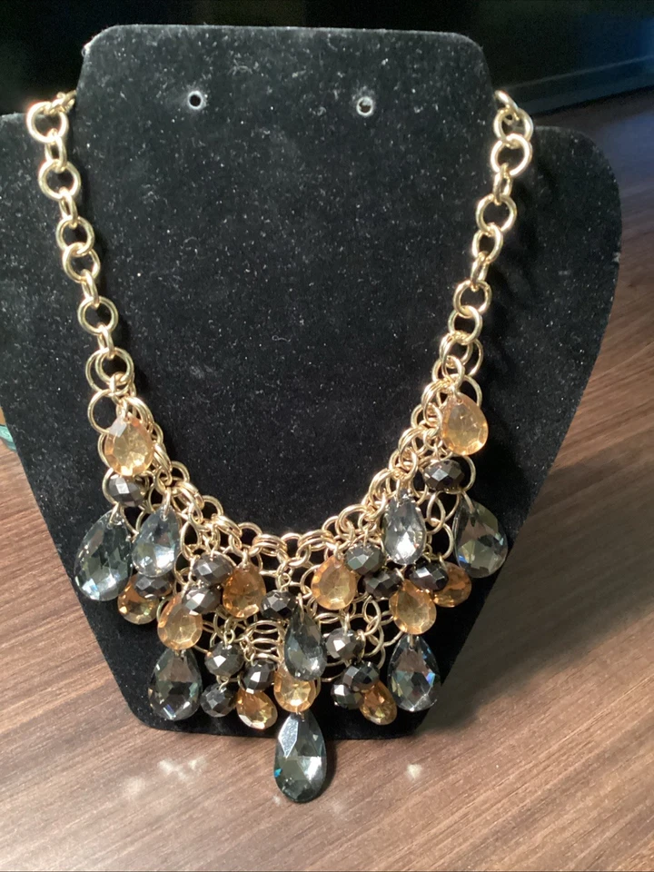 Collar babero vintage Alfani tono dorado color ámbar y piedras ahumadas 20" Foto 2 de 4