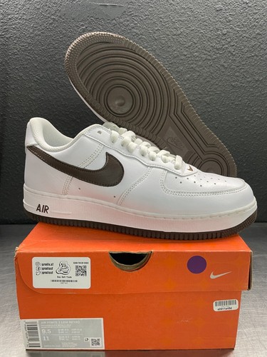 Nike Air Force 1 Color Bajo del Mes Blanco Chocolate DM0576 100 Talla 9.5 USADAS - Imagen 1 de 10