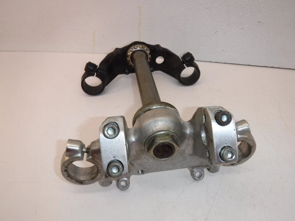 Honda Magna 700 1984 horquillas superior inferior triple vástago de árbol con abrazadera Foto 3 de 4