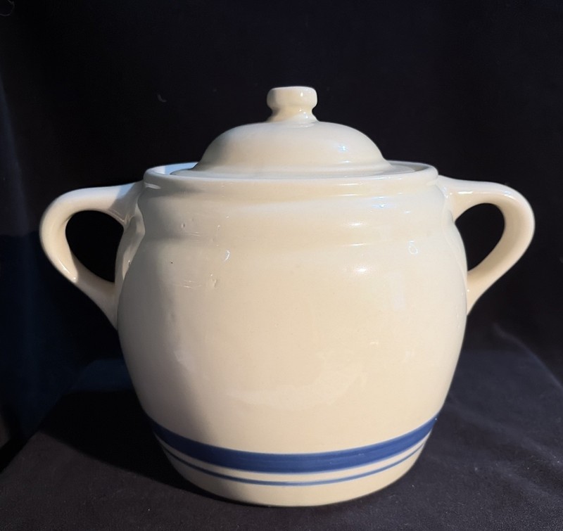 Vtg Roseville Friendship Pottery Bean Crock Pot / Cookie Jar 3 Qt. Blue Stripe