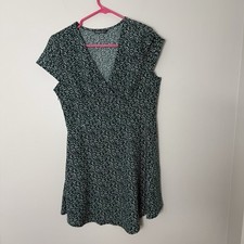 SHEIN Women’s Medium Short Sleeve Green Floral Dress Vneck Short