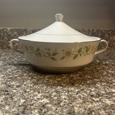 Ekco International Exquisite Fine China Floral Covered Dish/Bowl 