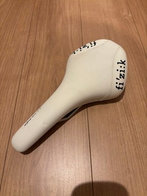 Fizik Antares Sattel weiß