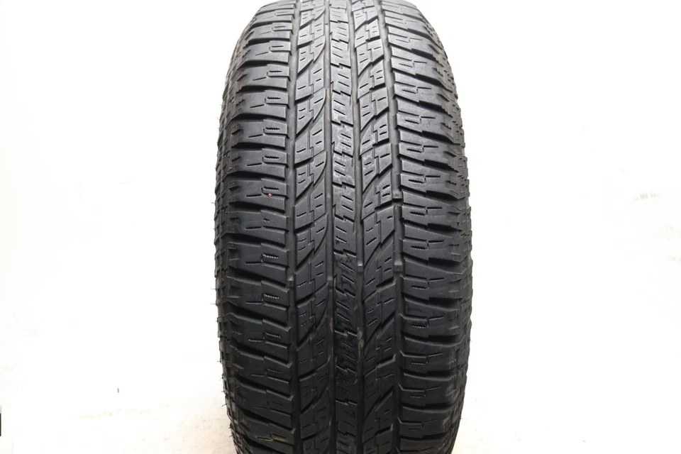 Usado 265/65R18 Yokohama Geolandar A/T G015 - 114H - 8/32 Sin reparaciones Foto 2 de 4