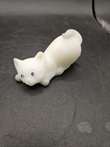 VTG. Fenton Satin Glass Kitten Figurine Signed S. Stephen - Picture 1 of 7