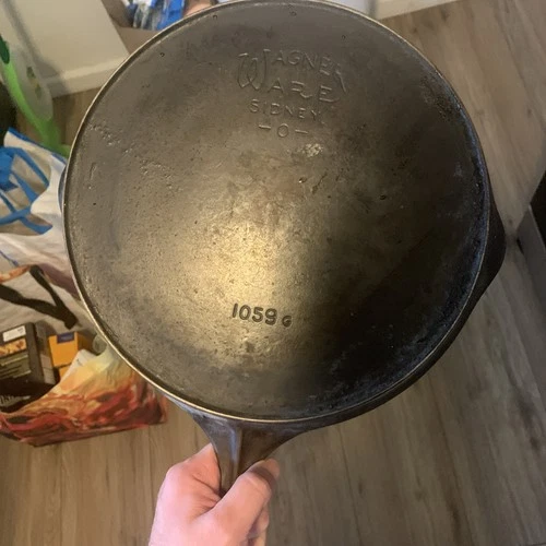 VINTAGE NO. 9, 1059 G WAGNER WARE SIDNEY CAST IRON ROUND SKILLET