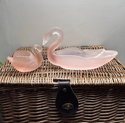 Zwei alte rosa Milchglas Schwäne - Schmuckgeschirr