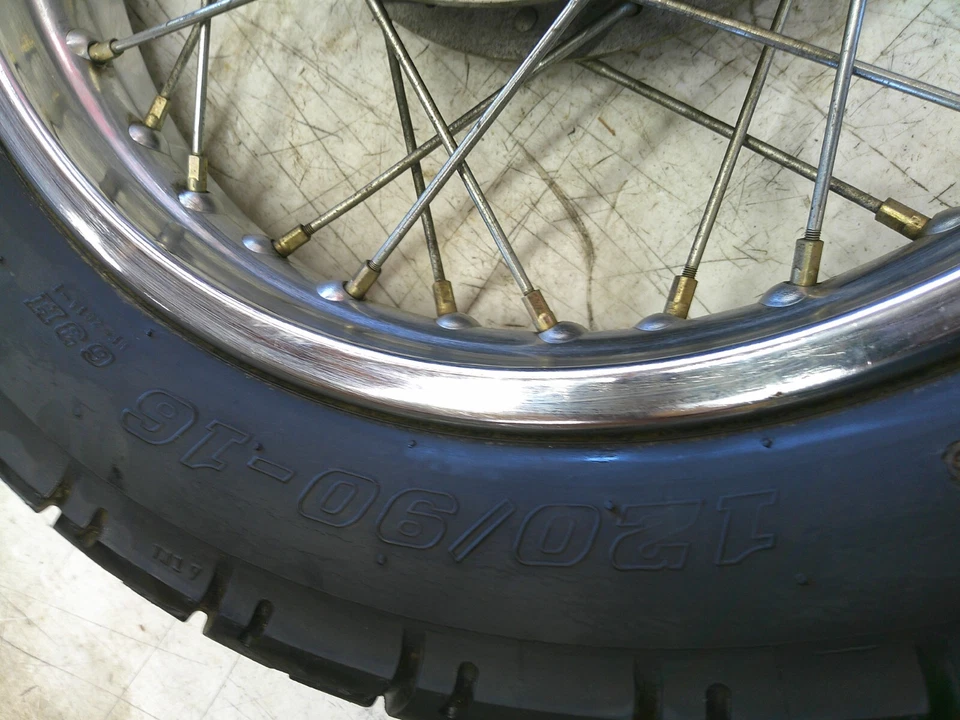 Llanta trasera Kawasaki KZ305 CSR 305 1981-1982 Foto 3 de 4