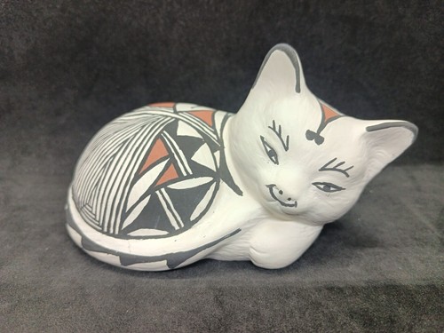 Vintage Frances Concho Acoma Pueblo Pottery Cat Sculpture
