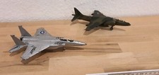 Zwei Kampfjets Metall und Kunststoff