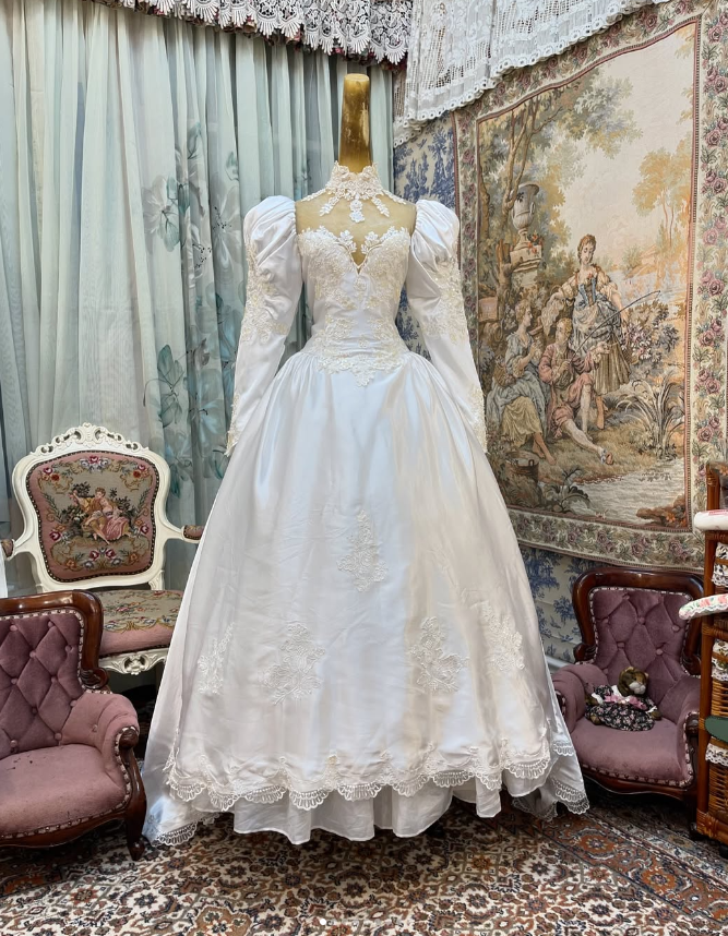 strapless a line dress midi Long Sleeve A-Line Tulle Wedding Dress with Lace Appliques – Babyonlines