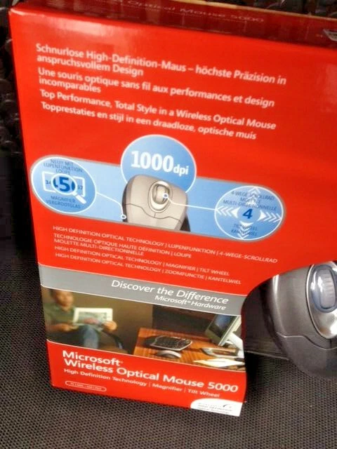 Microsoft Wireless Optical Mouse 5000 (M03-00083) - Image 2 of 4