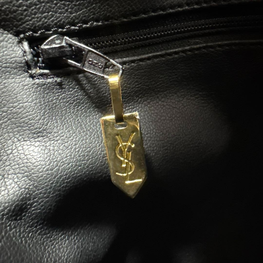 Borsa a tracolla Yves Saint Laurent in pelle di design Ysl nera con ciondolo borsa a 2 vie