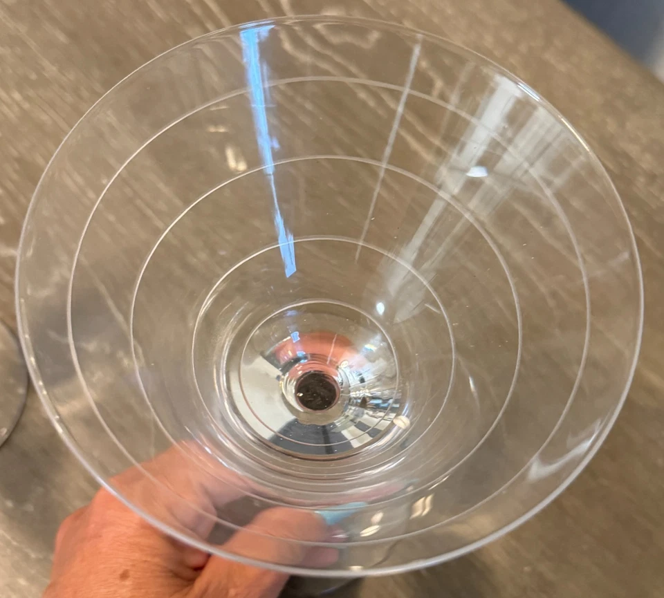 Par de gráficos surtidos de vidrio Martini de Lenox 7 1/4" x 4 5/8" espiral y con puntos Foto 3 de 3