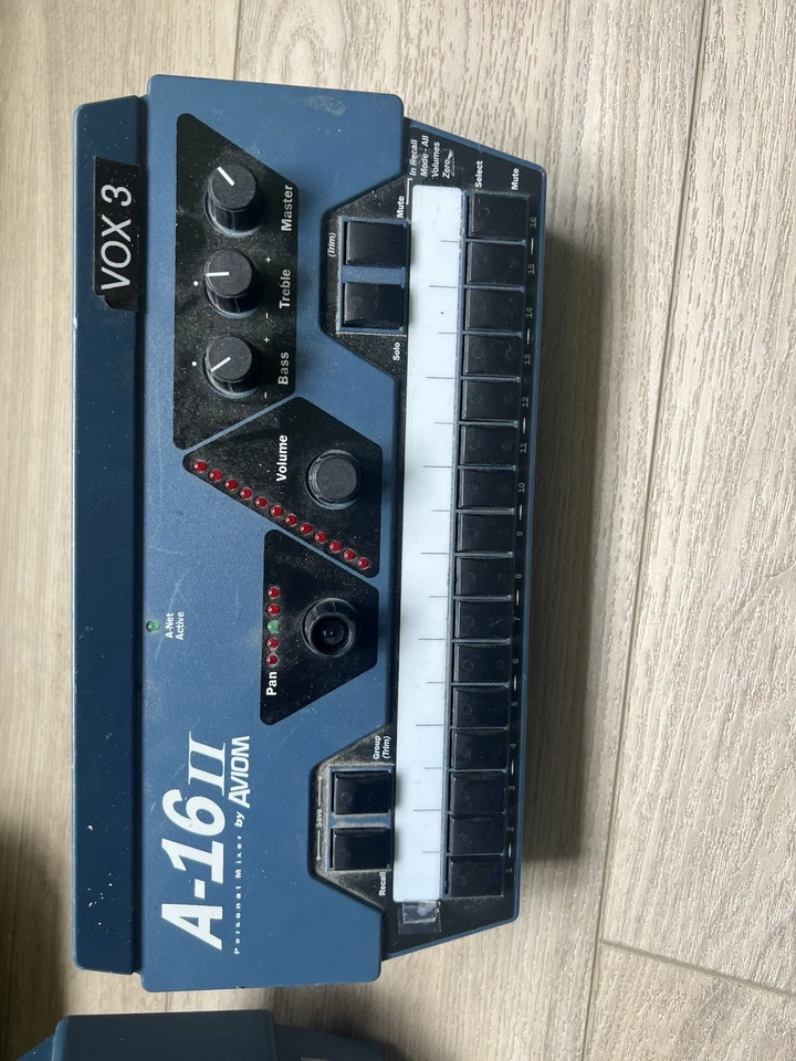 Batidora personal Aviom A-16II excelente estado Foto 3 de 4