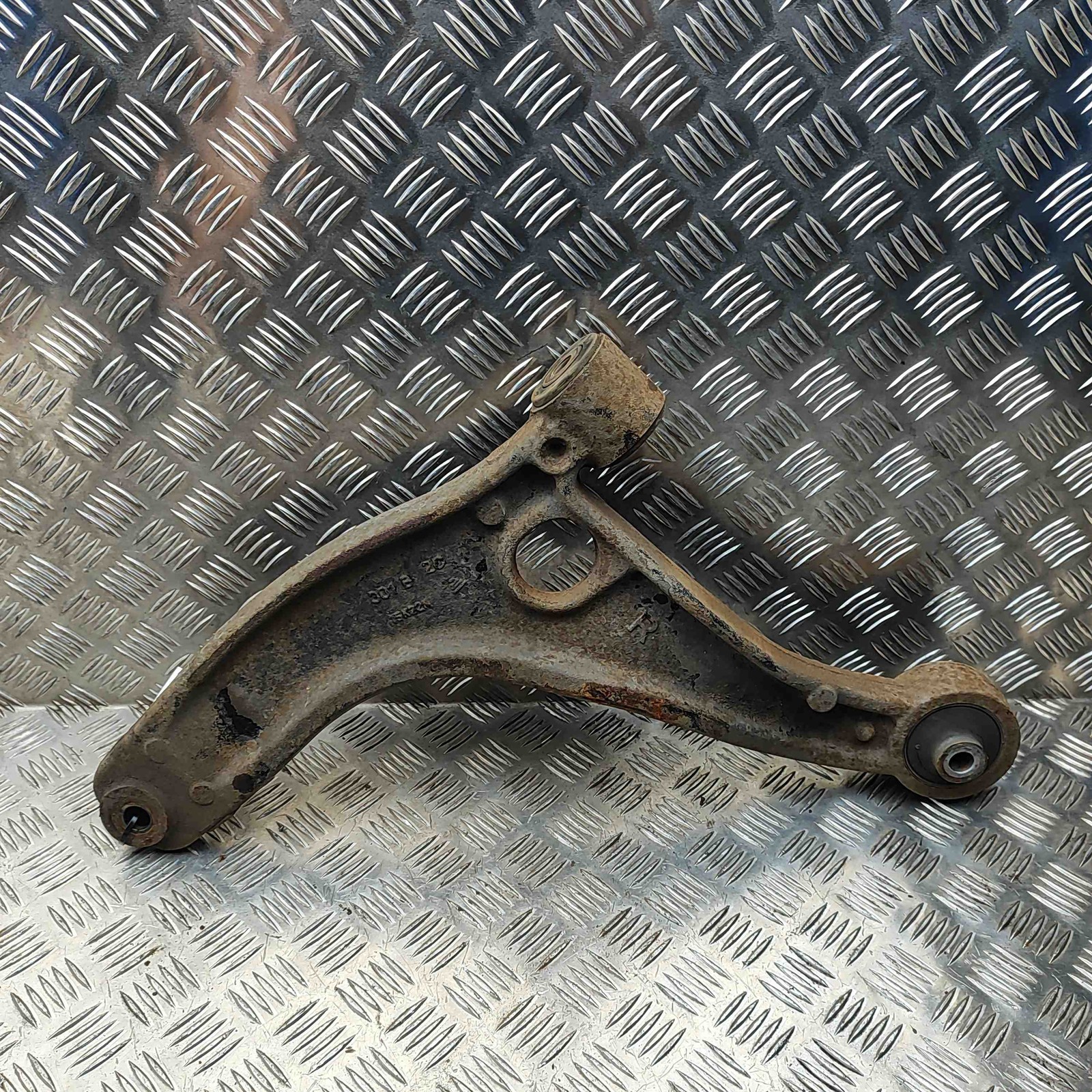 Opel Movano B Furgon wishbone front right lower 93197215 2.3 diesel 32695292