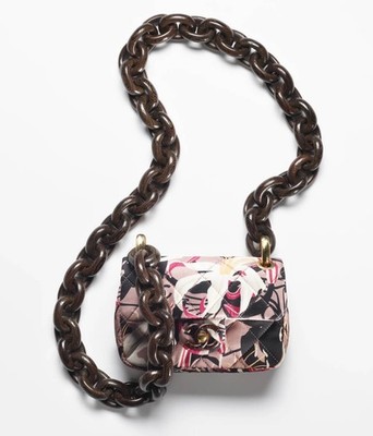 Chanel Paris Dakar Senegal Pre-Fal 2023 Wood Chunky Chain. Rare and collectible.