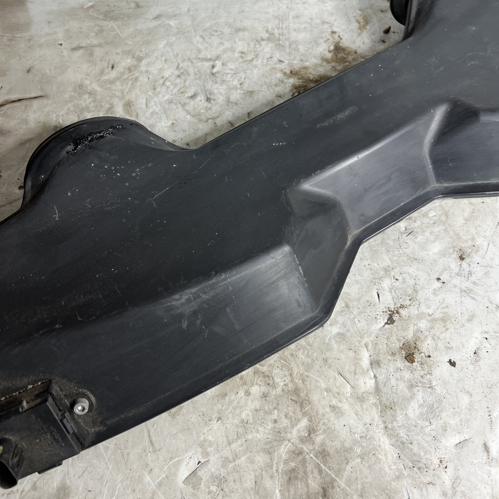 03-08 Maserati Quattroporte Upper Air Intake Duct M139 Shroud Box