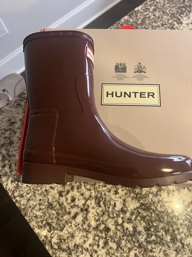 NIB. Hunter Mid Calf High Gloss Dulse. Size 6. Retail $170 - Picture 3 of 8