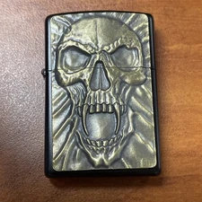 Earth Star Smoking - Vintage Look Lighter, Screaming Vampire Skull Golden Toned!