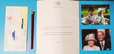 Queen Elizabeth II Buckingham Palace Letter 2018 Royal Set Crown Pencil Photo's
