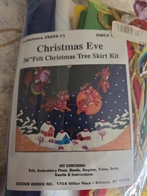 Vintage Herrschners  Christmas Eve   36'' Tree Skirt Felt Kit 5211 Open Bag NEW