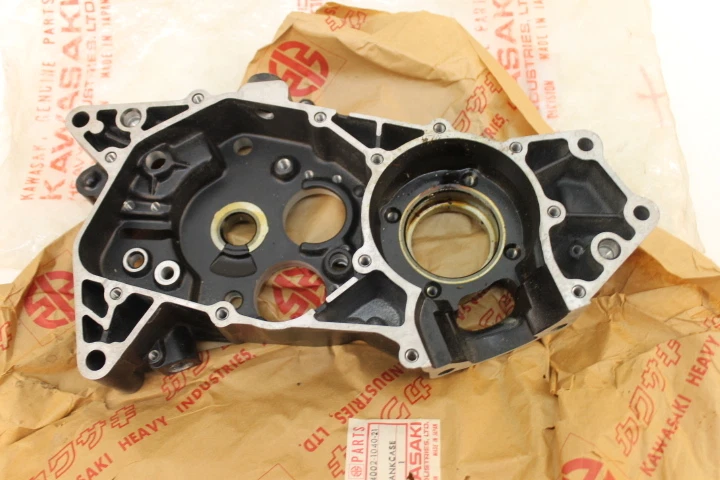 KAWASAKI KX125 KS125 KD125 KE125 NOS RH Estuche de manivela PARTE # 14002-1040-21 Foto 3 de 4