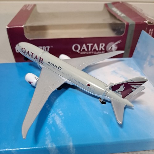 QATAR AIRWAYS Boeing 787 Socatec Display Model - Picture 2 of 7