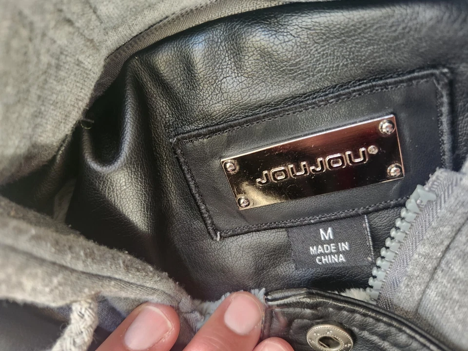 Chaqueta Jou Jou Med de cuero sintético negro con capucha y cremallera #S23 Foto 4 de 4