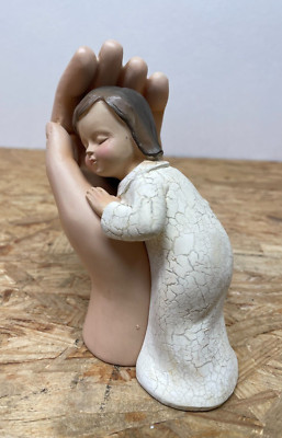 GILDE Figur ''Mädchen in schützender Hand'' Höhe 15 cm