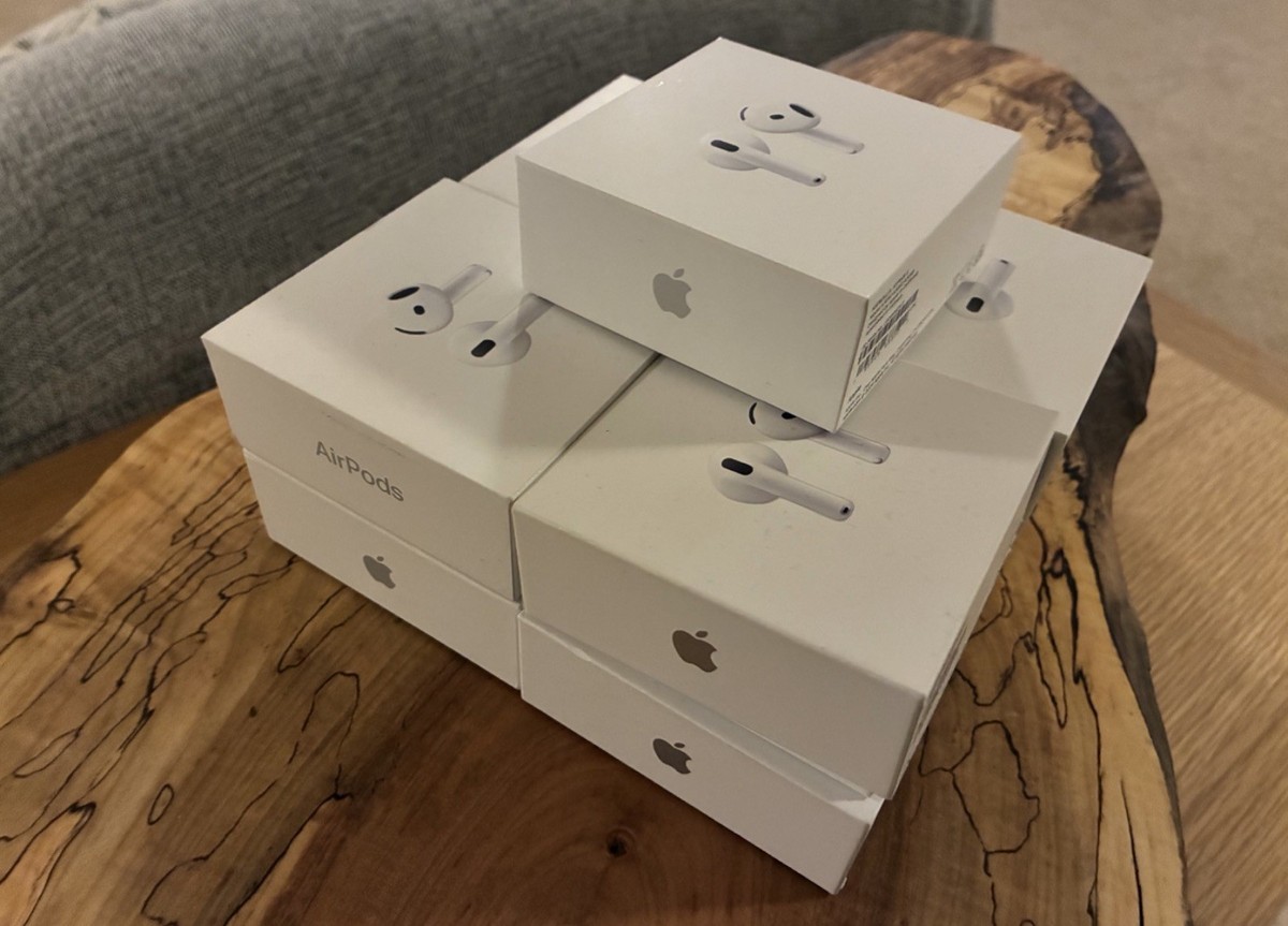 NIB New Apple AirPods 4 Air pods 4 White ( MXP63LL/A ) Genuine