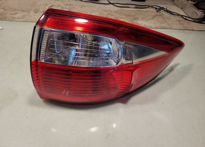 2013-2016 Ford C-Max Rear Passenger RH Outer Tail Light Assembly Quarter Mounted