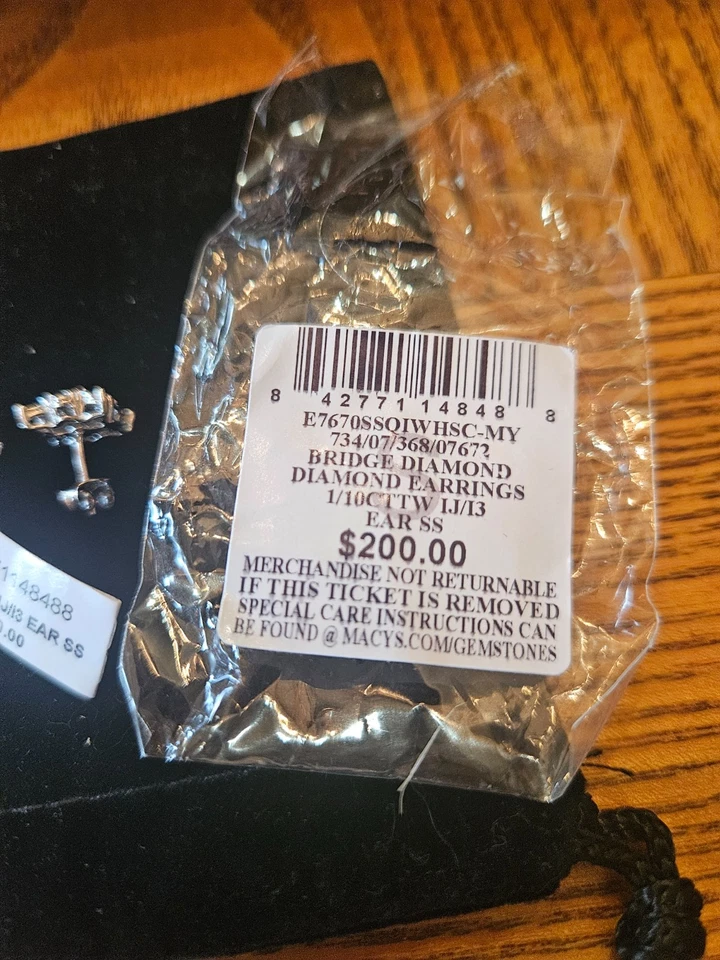 Aretes con racimo de diamantes de 1/10 quilates en plata de ley nuevo con etiquetas Foto 2 de 4