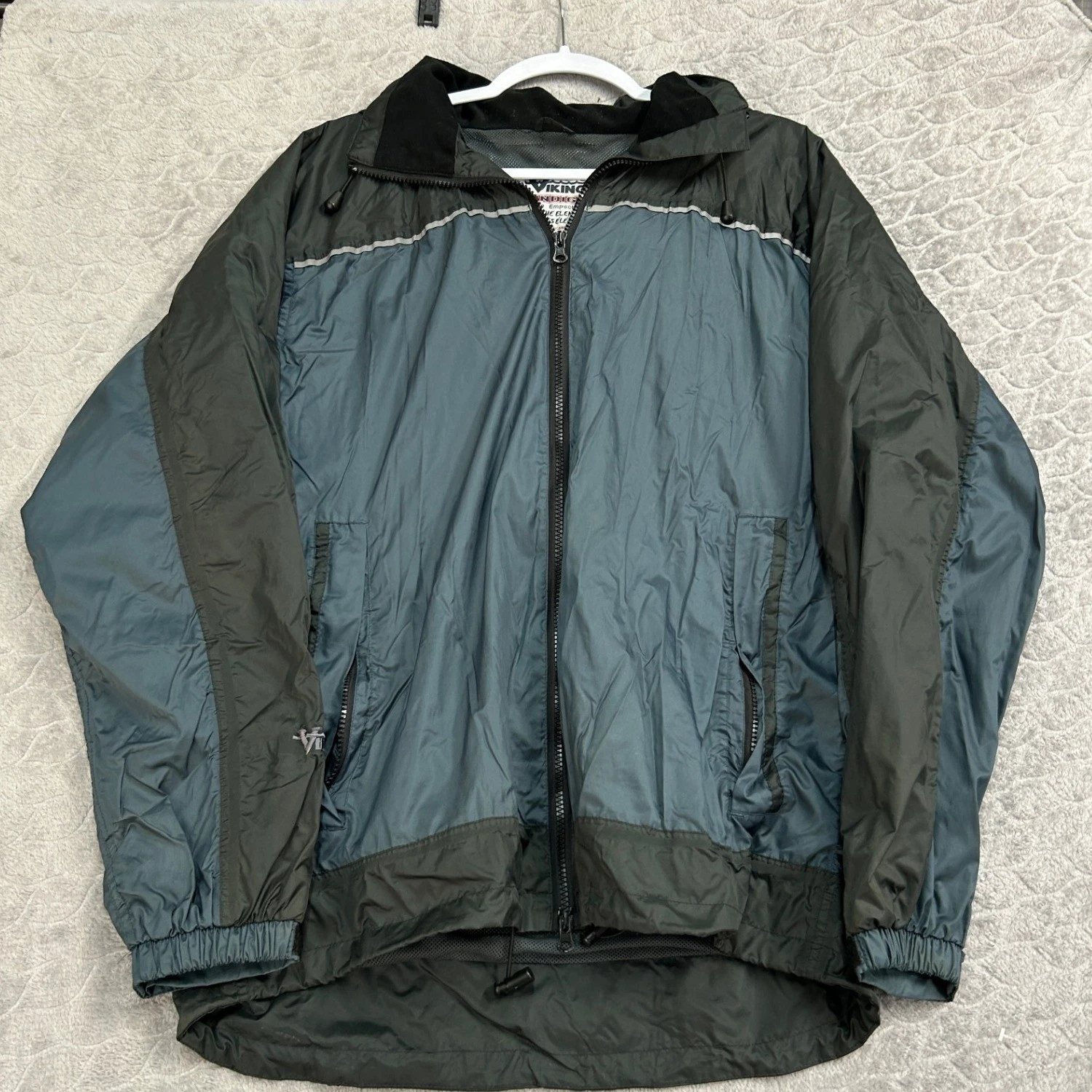 Viking Windigo Packable Rain Jacket Mens Large Blue Black Hooded Windbreaker L
Opens in a new window