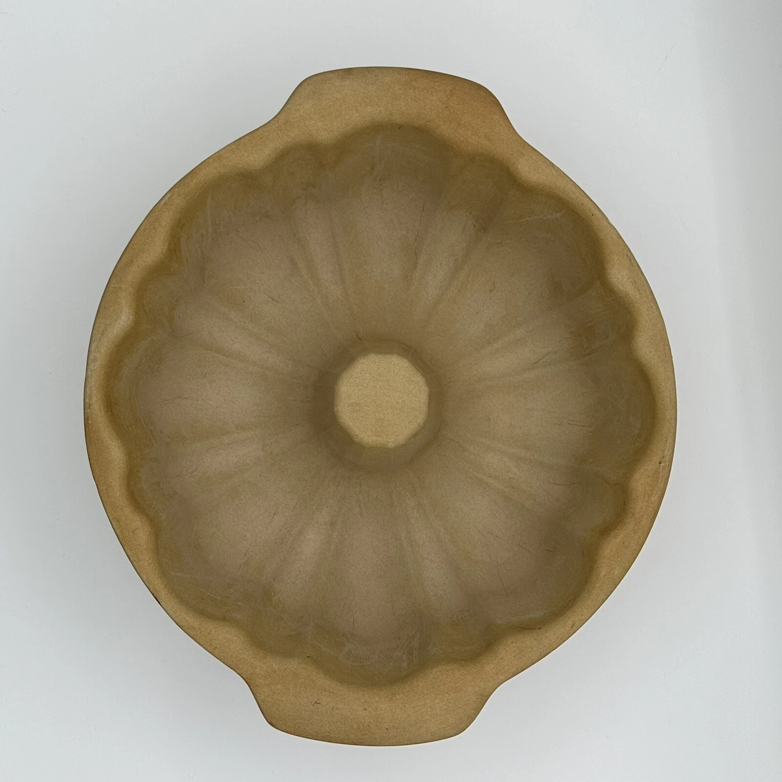 Pampered Chef Family Heritage Stoneware 10 Inch Bundt Baking Fluted Cake Pan