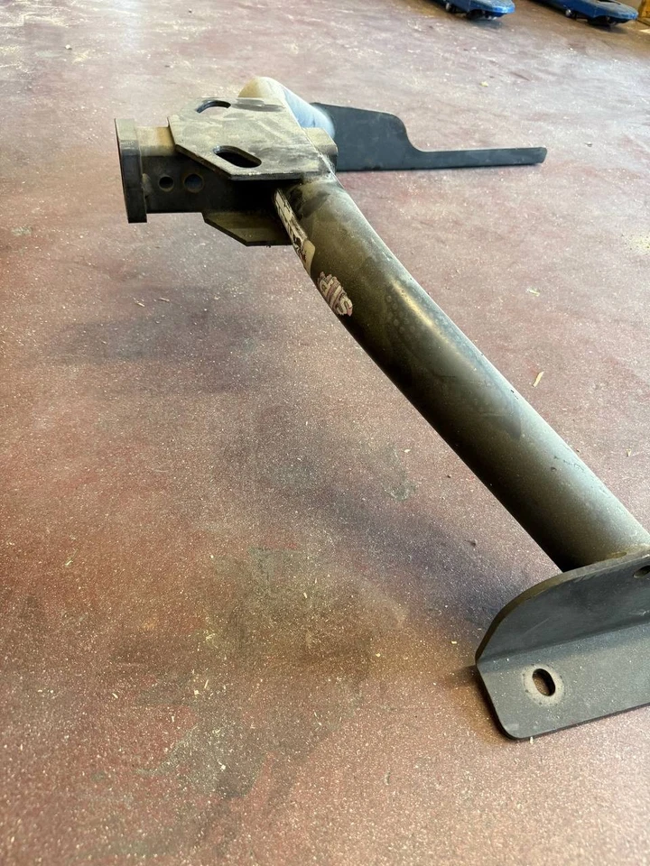 2004 - 2007 NISSAN ARMADA OEM TOW TRAILER HITCH - Image 2 of 4