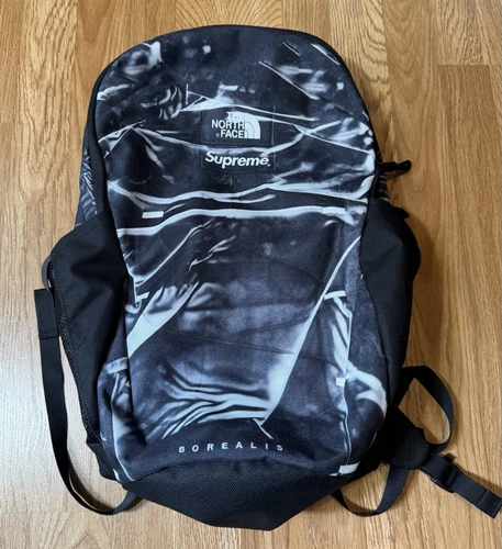 Sac à dos The North Face x Supreme imprimé Borealis trompe l'oeil noir occasion