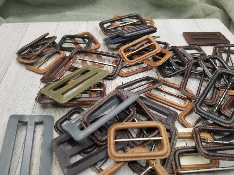 Lote De Colección De 60 Hebillas De Cinturón De Metal Envueltas De Cuero De Plástico Bufanda Slides Foto 2 de 4